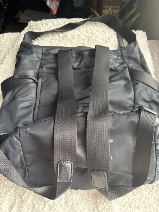 black lululemon tote bag Quilty Pleasures Carry it by the handles or across the body with the detachable strap Lululemon The Fundamental Tote 22L